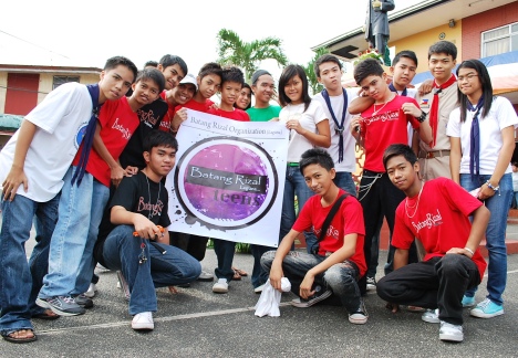 BatangRizal Teen's from Cristobal S. Conducto MNHS (formerly RNHS) during the Rizal Day Celebration / Floral Offering at the Municipal Hall June 12, 2009